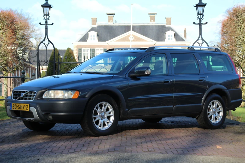 Volvo XC70 2.5 T SUMMUN 209PK AUTOMAAT | DEALER ONDERHOUDEN! | SCHUIFDAK | MEMORY SEATS | LEDER | TREKHAAK | STOELVERWARMING | CLIMA | CRUI