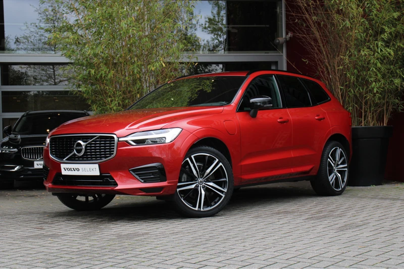 Volvo XC60 Recharge T8 AWD 390pk R-Design | Trekhaak | Schuifdak | harman/kardon | Dodehoekdetectie | 21" velgen