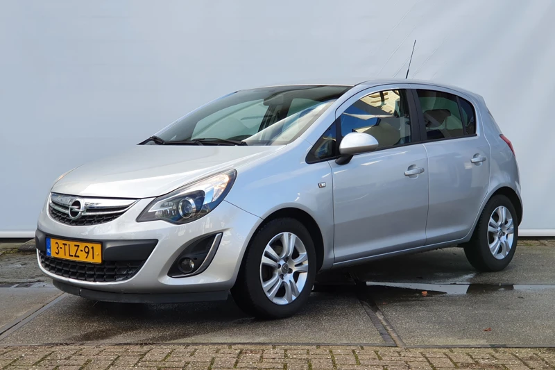 Opel Corsa 1.2 86PK Business+ | Compleet! | Half Leder | Navigatie | ClimateControl | Parkeersensoren | Stuur- en Stoelverwarming |