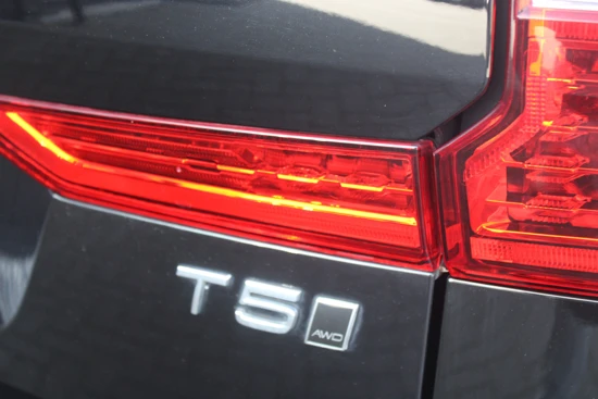 Volvo XC60 T5 AWD Momentum+