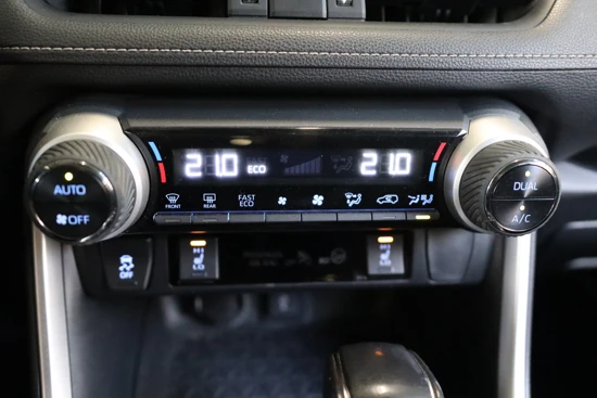Toyota RAV4 2.5 Hybrid AWD Business Plus | Navigatie | Camera | Stoelverwarming | Trekhaak | Leder | Clima | Adaptive Cruise | Keyless | Sto