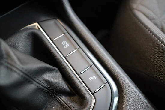 Volkswagen Tiguan 1.5 TSI Elegance | Trekhaak | Navi By App | Adaptive Cruise | Camera | Stoelverwarming | Stuurverwarming