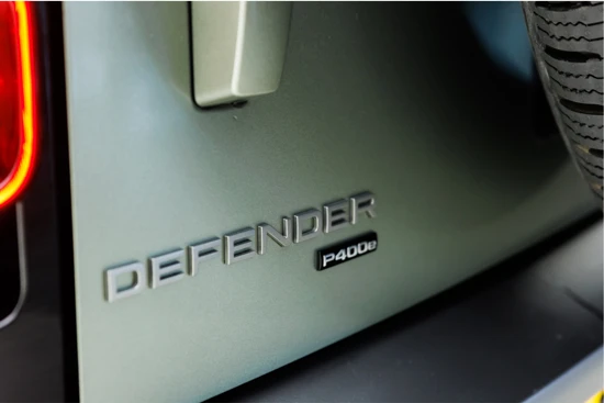 Land Rover Defender 110 P400e X-Dynamic SE