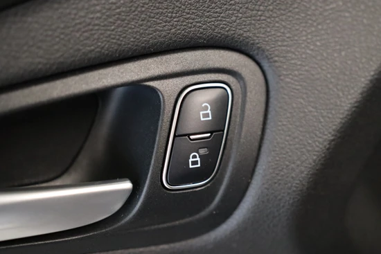 Ford Focus Wagon 1.0 Trend | Dealer OH! | Navigatie | Voorruitverwarming | Cruise control | Parkeersensoren | Lichtmetalen velgen | Bluetoo