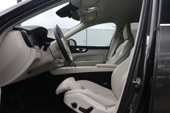 Volvo XC60 B5 Mild Hybrid Momentum Advanced | Google infotainment | Standkachel met Volvo App | Adaptieve Cruise Control | Stoelverwarming