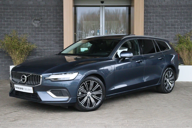 Volvo V60 T6 AWD Recharge Inscription Long Range | Schuifdak | Trekhaak | Adaptieve Cruise Control | BLIS dode hoek detectie | Pilot Assis