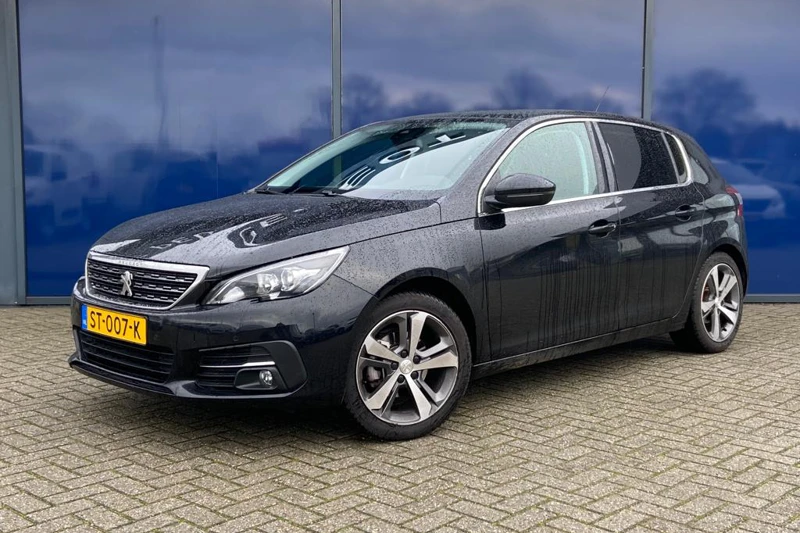 Peugeot 308 ALLURE | 130PK | Panoramadak | 3D Navigatie | Trekhaak | Getint glas | Dab+ | 17''Lichtmetalen velge