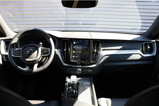 Volvo XC60 B5 PLUS DARK | MEMORY | ADAPTIVE CC | SPORTSTOELEN | GETINT GLAS | EL.BED.ACHTERKLEP | 20'' | KEYLESS