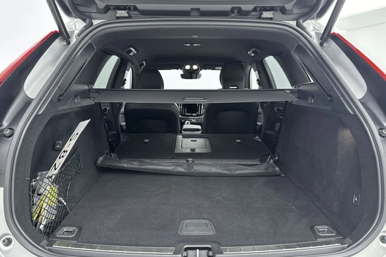 Volvo XC60 B5 PLUS DARK | MEMORY | ADAPTIVE CC | SPORTSTOELEN | GETINT GLAS | EL.BED.ACHTERKLEP | 20'' | KEYLESS