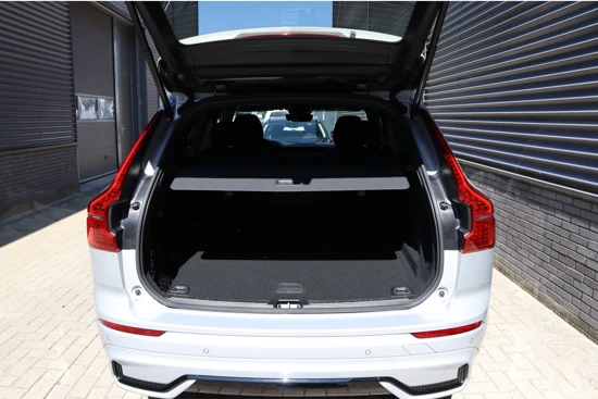 Volvo XC60 B5 PLUS DARK | MEMORY | ADAPTIVE CC | SPORTSTOELEN | GETINT GLAS | EL.BED.ACHTERKLEP | 20'' | KEYLESS