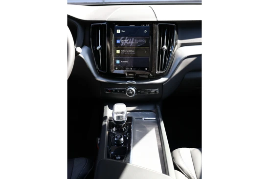 Volvo XC60 B5 PLUS DARK | MEMORY | ADAPTIVE CC | SPORTSTOELEN | GETINT GLAS | EL.BED.ACHTERKLEP | 20'' | KEYLESS