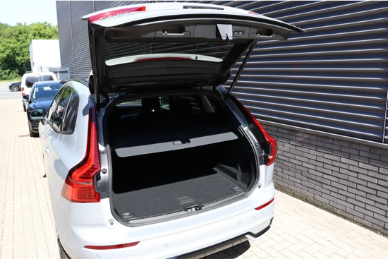 Volvo XC60 B5 PLUS DARK | MEMORY | ADAPTIVE CC | SPORTSTOELEN | GETINT GLAS | EL.BED.ACHTERKLEP | 20'' | KEYLESS