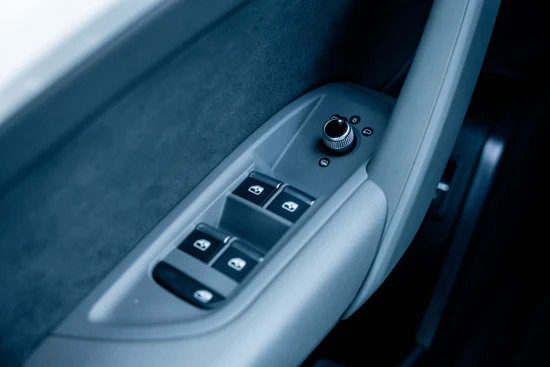 Audi Q5 45 TFSI 265PK quattro S-tronic S edition | Panoramadak | Leder | LED | Adaptive Cruise Control | Achteruitrijcamera | 20" Velgen