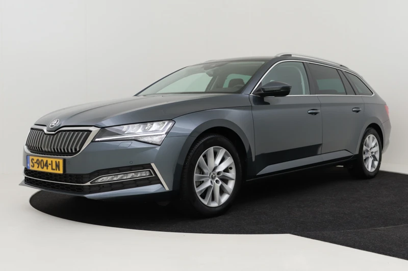 Škoda Superb Combi 1.4 TSI iV 218pk Business Edition Plus PHEV DSG/AUT | Adaptief cruise control | Navigatie | LED koplampen | Keyless | Trek