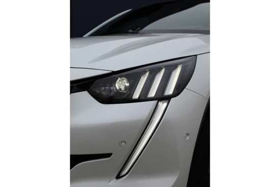 Peugeot e-208 GT PACK | 3-FASE! | Adap. Cruise C. | Camera | Keyless | Navigatie | AppleCarPlay | Privacy Glass |