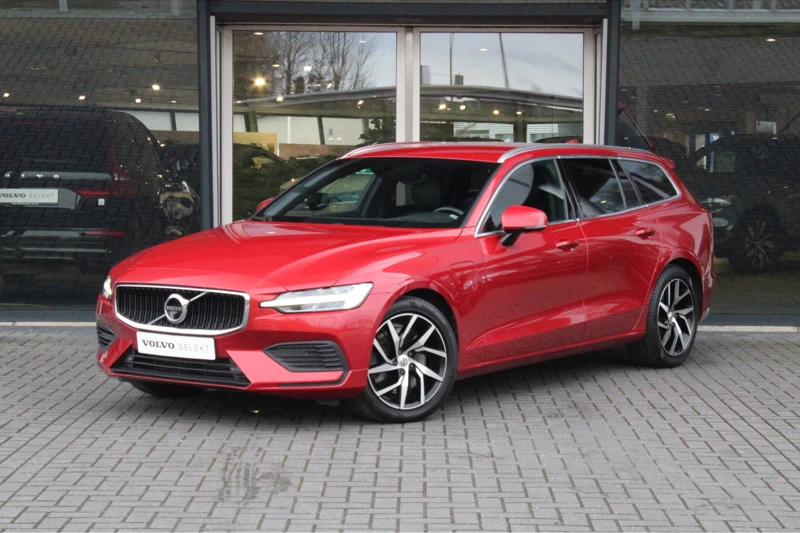 Volvo V60 T8 Twin Engine Momentum | 360° Camera | Adaptive Cruise | Standverwarming | Veiligheidspakket | Trekhaak | Elektrische Stoel + G