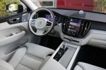 Volvo XC60 Recharge T6 AWD 350pk Ultimate Bright | Luchtvering | Bowers&Wilkins | Stoelventilatie en -massage | Schuifdak | 21" velgen