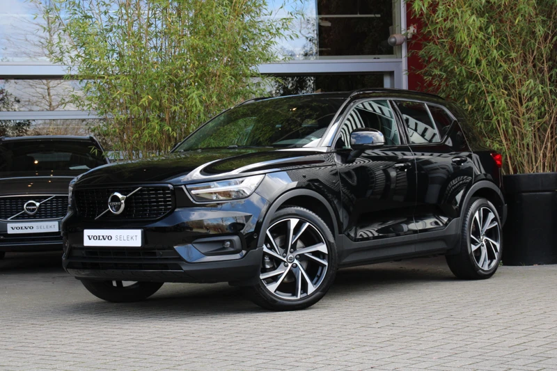 Volvo XC40 D4 AWD 200pk R-Design Intro Edition | Polestar | Trekhaak | 360 Camera | Schuifdak | Pilot Assist | Harman/Kardon | 20" velgen