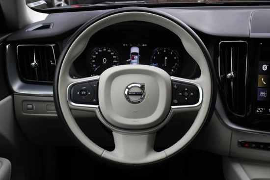 Volvo XC60 T5 AWD 250pk Geartronic Momentum | Trekhaak | Botsingspreventie | Lane Keeping | Stoelverwarming | 18" velgen