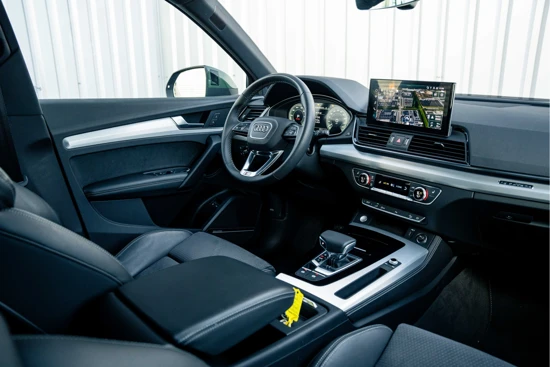 Audi Q5 Sportback 55 TFSIe 367PK S edition | Luchtvering | Panoramadak | Keyless Entry | Assistentiepakket Tour + City | Optiekpakket Zw
