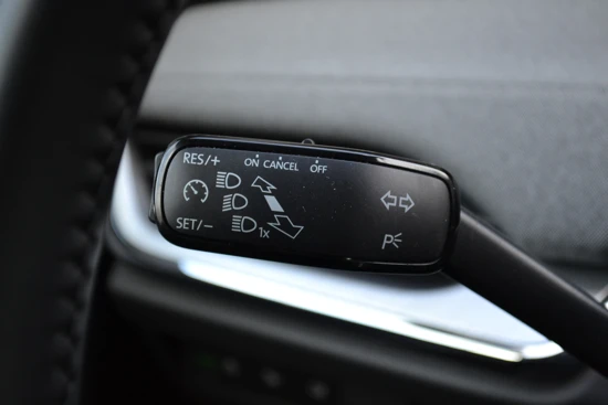 Škoda Enyaq iV 60 180PK | Navigatie | Achteruitrijcamera | Stoelverwarming | 19'' LMV | Matrix Led Koplampen | Cruise Control | App-Connect