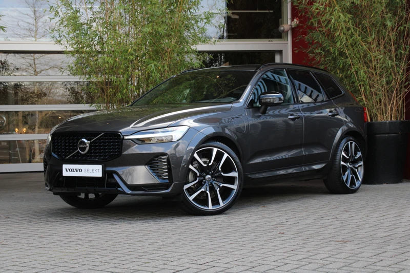 Volvo XC60 Recharge T8 AWD R-Design | Luchtvering | Bowers&Wilkins | Schuifdak | Pilot Assist | Trekhaak | 22" velgen