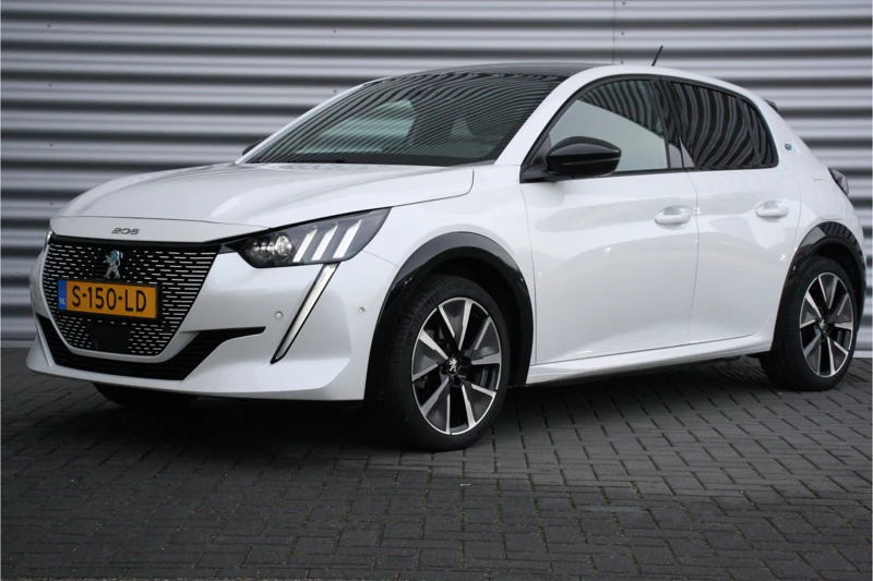 Peugeot e-208 EV 136PK GT / NAVI / LEDER / CLIMA / PDC / 17" LMV / CAMERA / KEYLESS / I-COCKPIT / PARELMOER / FULL-LED / 1E EIGENAAR / NIEUWST