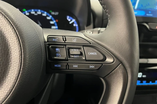Toyota Yaris Cross 1.5 Hybrid AWD Launch Edition | Headup display | JBL Audio | Camera | Keyless | Dodehoek detectie | Stoelverwarming |