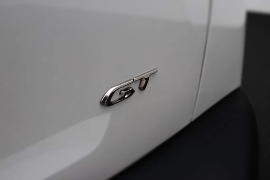 Peugeot e-2008 EV 50kWh 136 PK GT | Camera | Navigatie | Leder/Stof | LED | Bluetooth | 17'' lichtmetaal | Clima/Ai