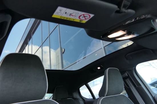 Volvo C40 Recharge Twin Ultimate 408 pk | Panoramadak l 360 graden camera l AWD l Elek.stoelen