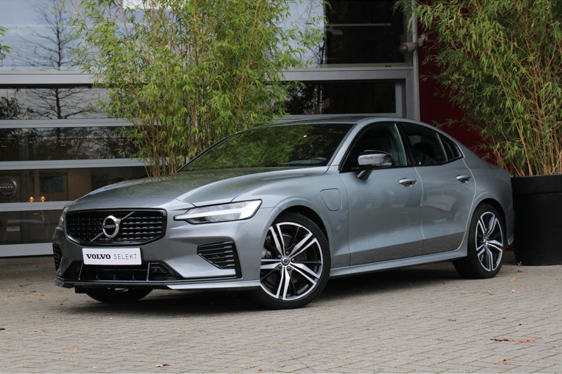 Volvo S60 T6 AWD Twin Engine R-Design | Schuifdak | Harman/Kardon | Pilot Assist | Head-up display | Memory Seats | 19" velgen