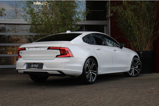 Volvo S90 T8 AWD 455pk Ultimate Dark | Luchtvering | Harman/Kardon | Pilot Assist | Schuifdak | Memory Seats | 20" velgen