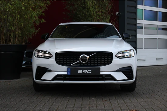 Volvo S90 T8 AWD 455pk Ultimate Dark | Luchtvering | Harman/Kardon | Pilot Assist | Schuifdak | Memory Seats | 20" velgen