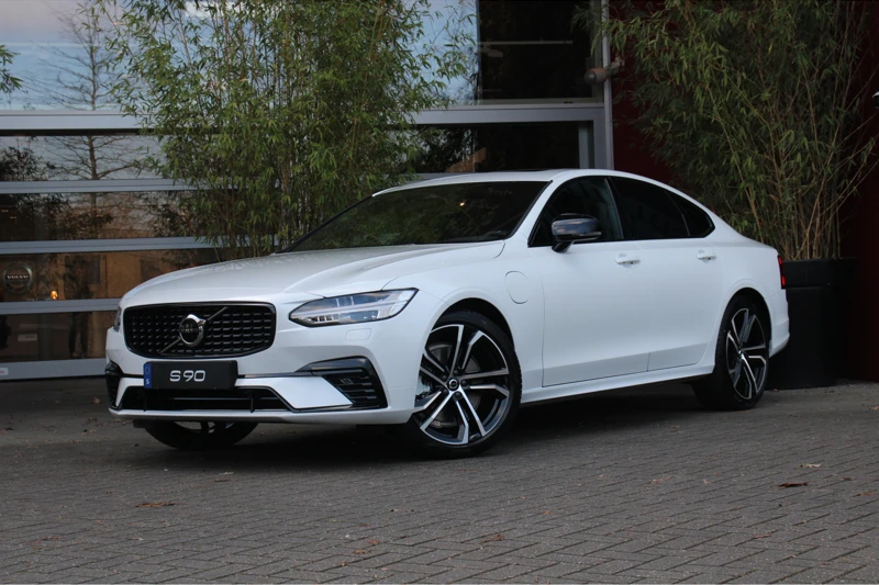 Volvo S90 T8 AWD 455pk Ultimate Dark | Luchtvering | Harman/Kardon | Pilot Assist | Schuifdak | Memory Seats | 20" velgen