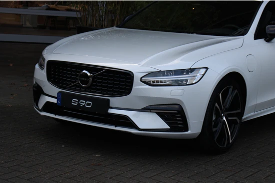 Volvo S90 T8 AWD 455pk Ultimate Dark | Luchtvering | Harman/Kardon | Pilot Assist | Schuifdak | Memory Seats | 20" velgen