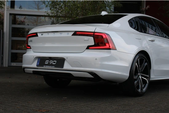 Volvo S90 T8 AWD 455pk Ultimate Dark | Luchtvering | Harman/Kardon | Pilot Assist | Schuifdak | Memory Seats | 20" velgen