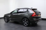 Volvo XC60 T8 AWD Recharge R-Design | Pine Grey | Trekhaak | 360° Camera | Adaptieve Cruise Control | Lederen Dashboard | BLIS Dode hoek De