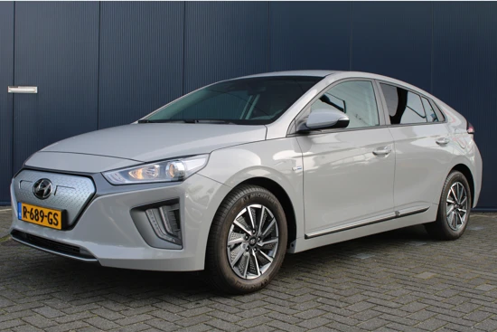 Hyundai IONIQ EV 136pk Comfort Smart Automaat | Led | Climate | Camera | Keyless | Navigatie | 12% Bijtelling | 16" Lichtmetaal | Parkeersenso