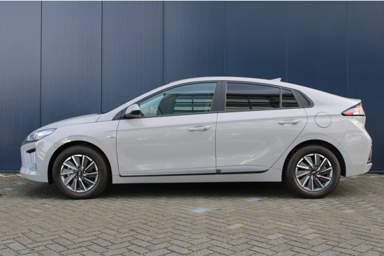 Hyundai IONIQ EV 136pk Comfort Smart Automaat | Led | Climate | Camera | Keyless | Navigatie | 12% Bijtelling | 16" Lichtmetaal | Parkeersenso