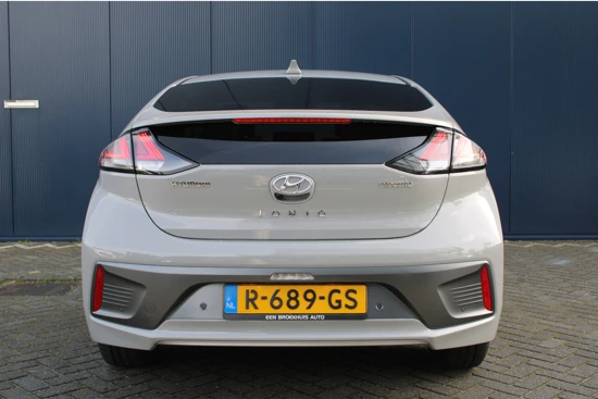 Hyundai IONIQ EV 136pk Comfort Smart Automaat | Led | Climate | Camera | Keyless | Navigatie | 12% Bijtelling | 16" Lichtmetaal | Parkeersenso