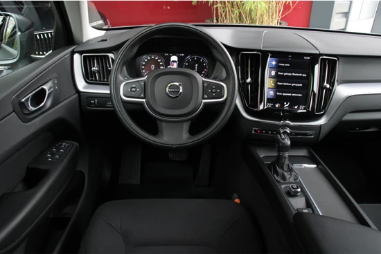 Volvo XC60 T5 250pk Geartronic Momentum | Trekhaak | Camera | Adaptive Cruise | BLIS | Head-up display