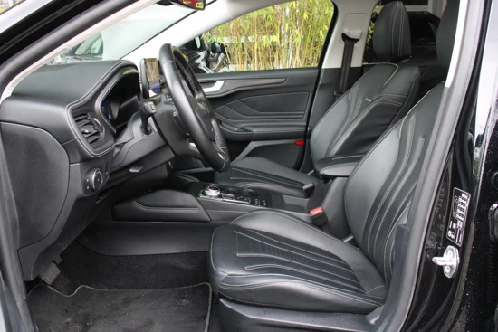 Ford Focus Wagon 1.5 EcoBoost 180pk Automaat Vignale | Trekhaak | Camera | Schuifdak | Adaptieve Cruise | BLIS | B&O audio
