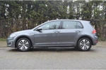 Volkswagen e-Golf e-Golf 136PK | Warmtepomp | Navigatie | App-Connect | Achteruitrijcamera | 16'' LMV | ACC | 2000 Euro Subsidie