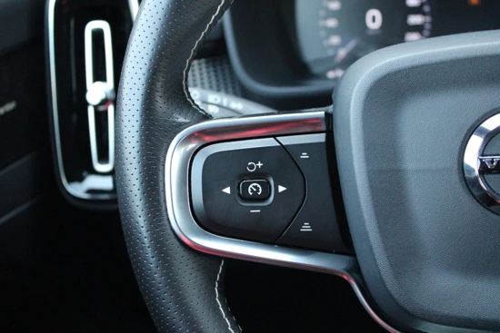 Volvo XC40 T3 R-Design | Harman/Kardon | Camera | Getint Glas | Apple Carplay & Android Auto | Parkeersensoren V+A |