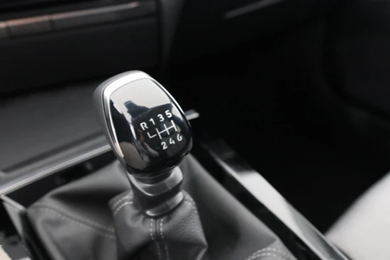 Opel Astra 1.2 Elegance | LED | Winterpakket | Navi | Camera | AGR | Clima | Parkeersensoren V+A | Cruise Adaptive