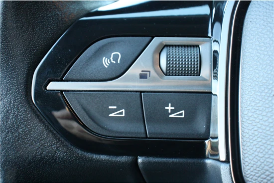 Peugeot e-2008 EV Active Pack incl. BTW | €2000,- SUBSIDIE! (SEPP) | Navigatie | Climate Control | Achteruitrijcamera | 16"LMV | Full-LED | Sto