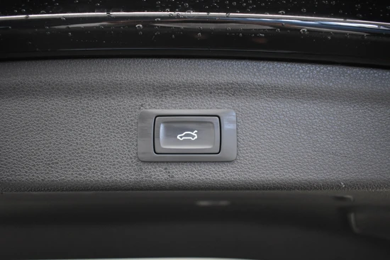 Audi Q3 35TFSI 150PK S-tronic Pro Line | 18" Velgen | Stoelverwarming | Apple Carplay / Android Auto | Sportstoelen | Cruise Control | E