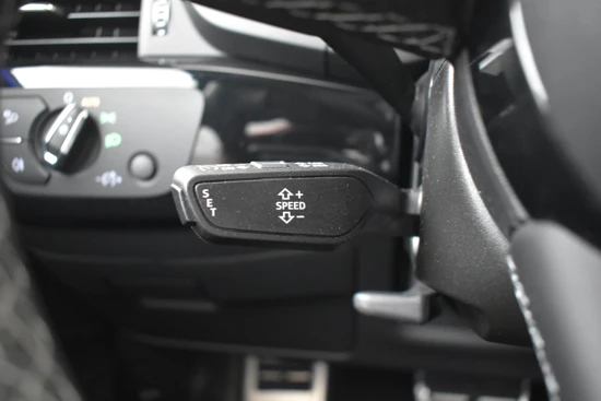 Audi A4 Avant 35TFSI 150PK S-tronic S edition Competition | 18" Velgen | Navigatie | Cruise Control | LED | Privacy Glass | Zwart Optiek