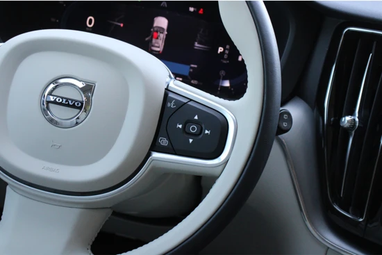 Volvo XC60 B5 250pk Automaat Momentum Business | Stuur- en stoelverwarming | Camera | Keyless | Memory Seats | Draadloze telefoonlader