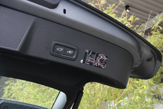 Volvo XC40 T4 190pk Automaat Momentum | Schuifdak | Camera | Keyless | Stuur- en stoelverwarming
